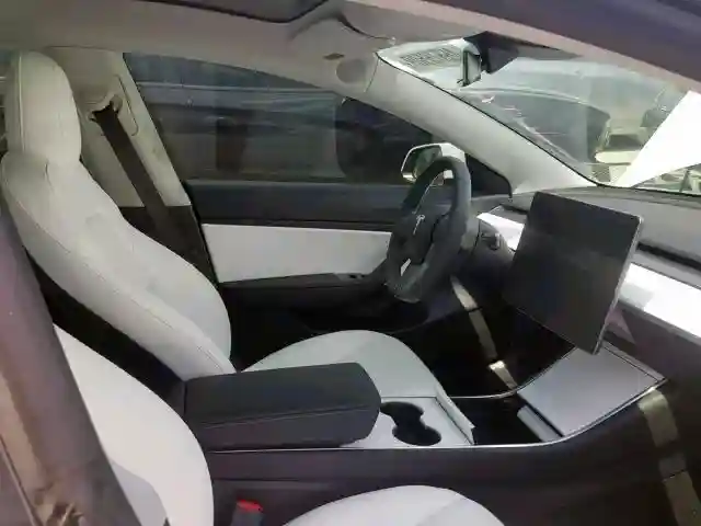 5YJ3E1EB6KF393750 2019 TESLA MODEL 3-4