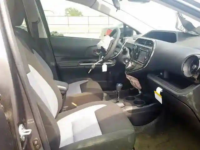 JTDKDTB3XK1622110 2019 TOYOTA PRIUS C-4