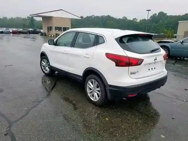 JN1BJ1CP2JW192463 2018 NISSAN ROGUE SPORT S-2
