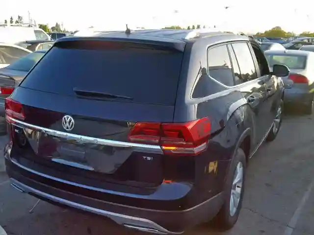 1V2CP2CAXJC600631 2018 VOLKSWAGEN ATLAS SE-3