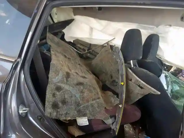 JTMZFREV7JJ170270 2018 TOYOTA RAV4 LE-5
