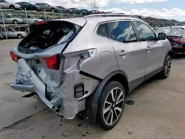 JN1BJ1CR3HW123986 2017 NISSAN ROGUE SPORT S-3