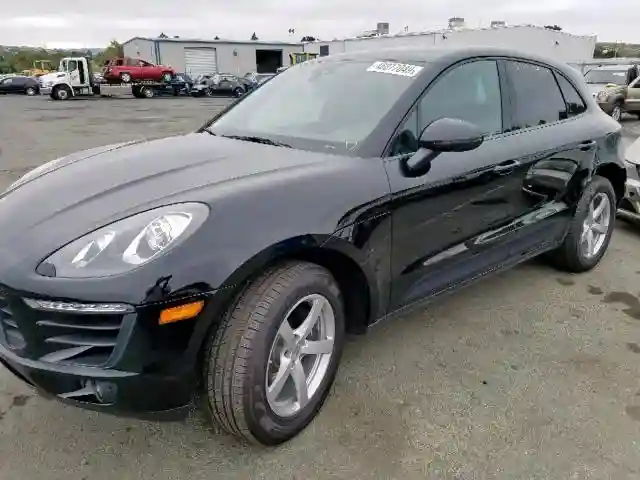WP1AA2A59JLB16982 2018 PORSCHE MACAN-1