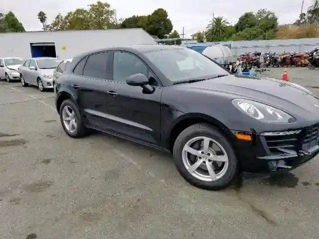 WP1AA2A59JLB16982 2018 PORSCHE MACAN-0