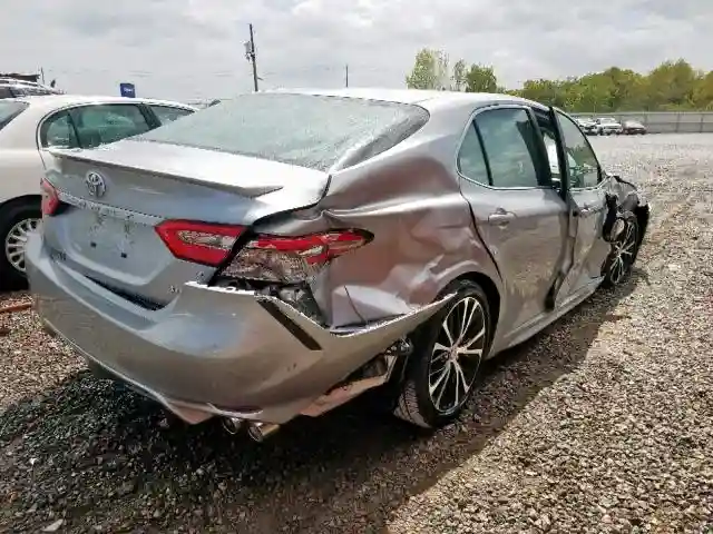 4T1B11HKXJU143271 2018 TOYOTA CAMRY L-3