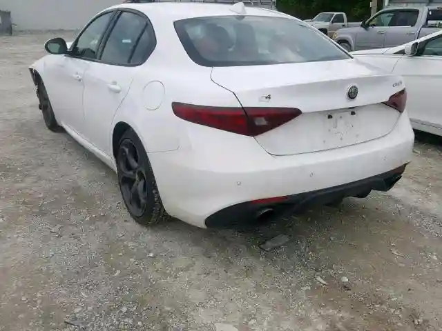 ZARFAEEN5H7554779 2017 ALFA ROMEO GIULIA TI Q4-2