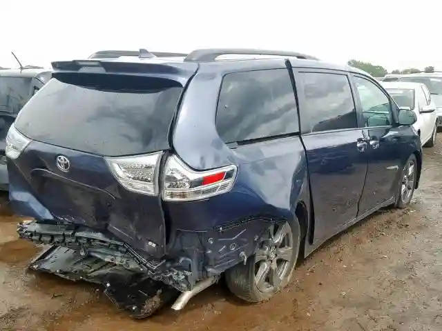 5TDXZ3DC1JS903587 2018 TOYOTA SIENNA SE-3
