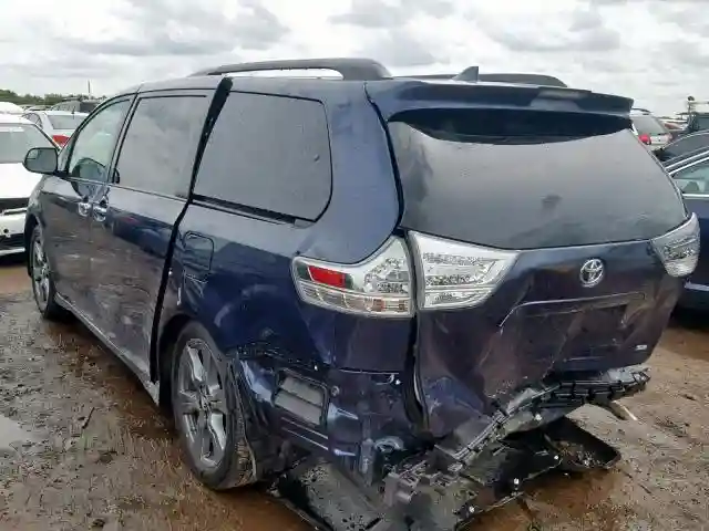 5TDXZ3DC1JS903587 2018 TOYOTA SIENNA SE-2