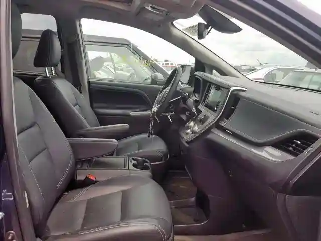 5TDXZ3DC1JS903587 2018 TOYOTA SIENNA SE-4