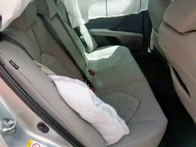 4T1B11HKXJU143271 2018 TOYOTA CAMRY L-5