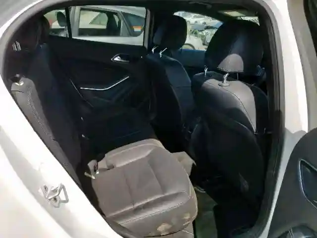 WDCTG4EB2JJ411030 2018 MERCEDES-BENZ GLA 250-5