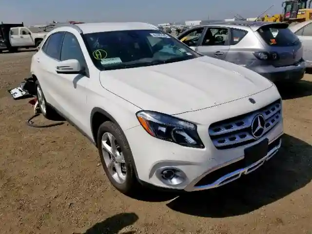 WDCTG4EB2JJ411030 2018 MERCEDES-BENZ GLA 250-0