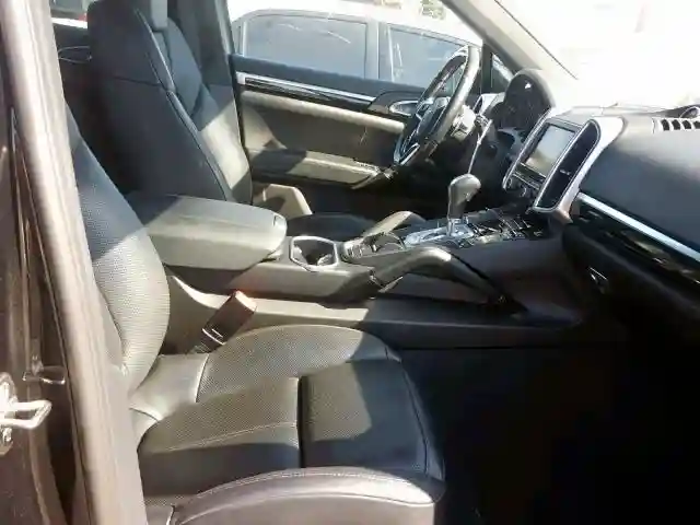 WP1AA2A27GKA13290 2016 PORSCHE CAYENNE-4