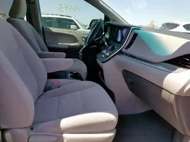 5TDKZ3DC2HS802076 2017 TOYOTA SIENNA LE-4