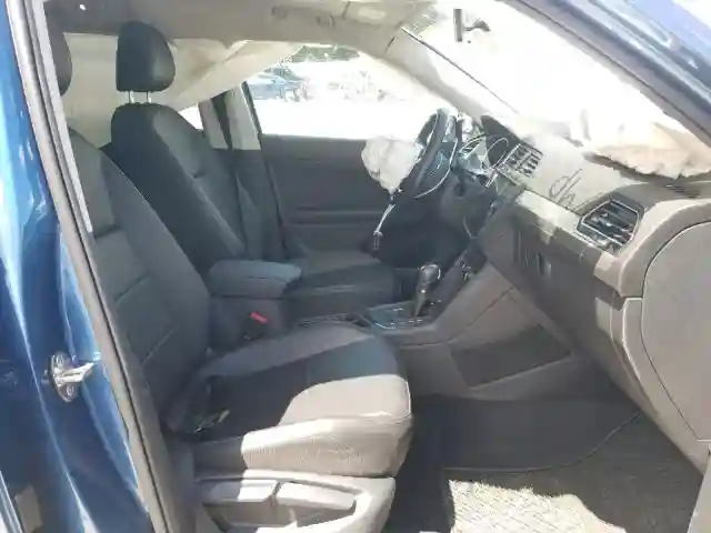 3VV3B7AX1JM047548 2018 VOLKSWAGEN TIGUAN SE-4