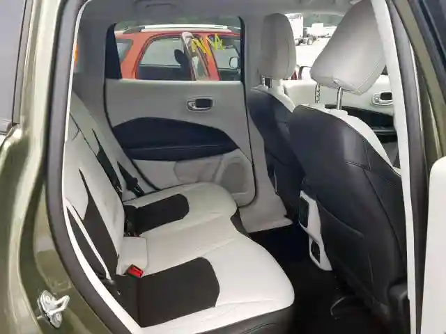 3C4NJDBB1JT482894 2018 JEEP COMPASS LATITUDE-5