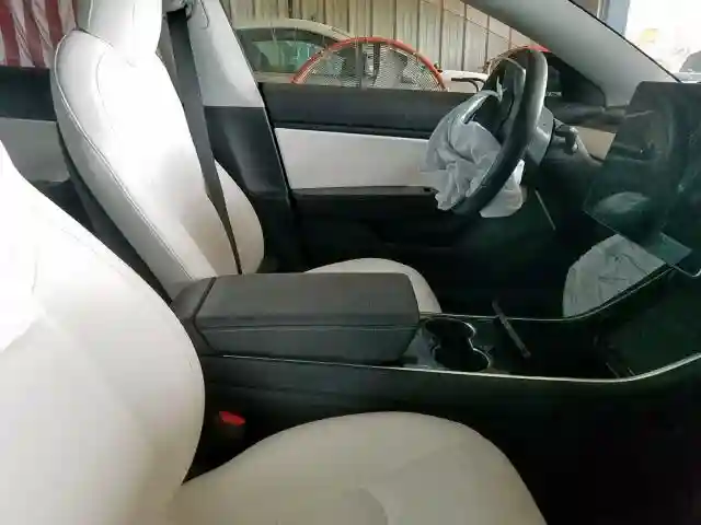 5YJ3E1EAXJF177857 2018 TESLA MODEL 3-4
