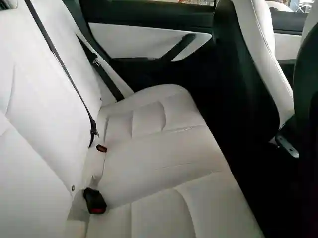 5YJ3E1EAXJF177857 2018 TESLA MODEL 3-5