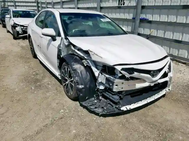 4T1B11HK7JU557401 2018 TOYOTA CAMRY L-0