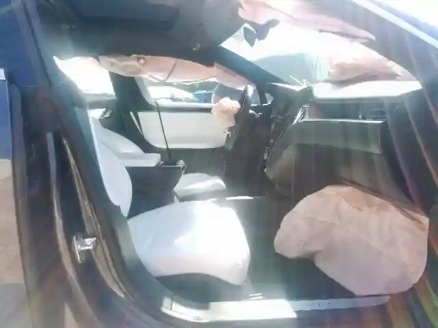 5YJSA1C21JF276213 2018 TESLA MODEL S-4