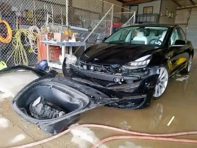 5YJ3E1EAXJF177857 2018 TESLA MODEL 3-1