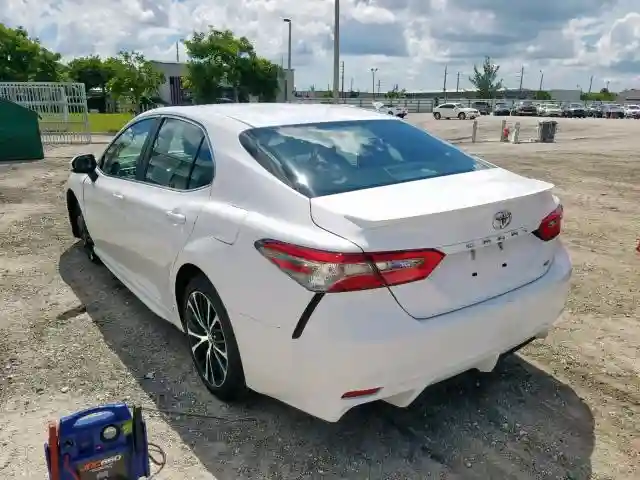 4T1B11HK7JU557401 2018 TOYOTA CAMRY L-2