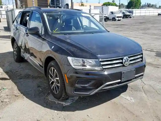 3VV3B7AX3JM214721 2018 VOLKSWAGEN TIGUAN SE-0