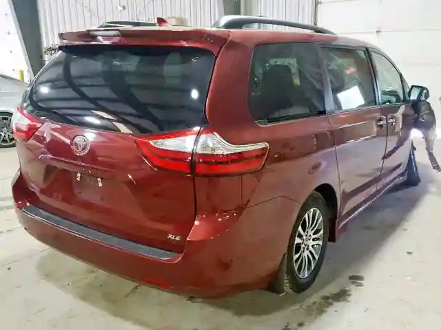 5TDYZ3DC1JS958108 2018 TOYOTA SIENNA XLE-3