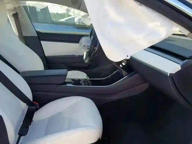 5YJ3E1EBXJF078691 2018 TESLA MODEL 3-4