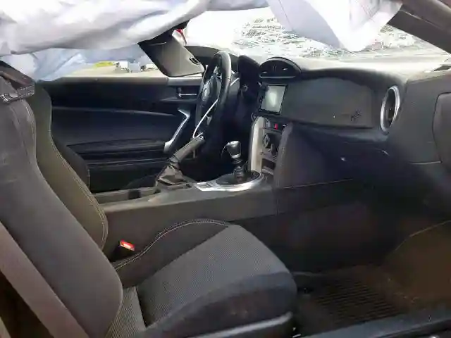 JF1ZNAA15H9703869 2017 TOYOTA 86 BASE-4