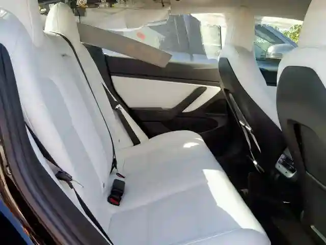 5YJ3E1EBXJF078691 2018 TESLA MODEL 3-5