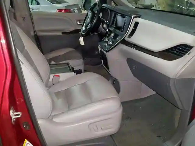5TDYZ3DC1JS958108 2018 TOYOTA SIENNA XLE-4