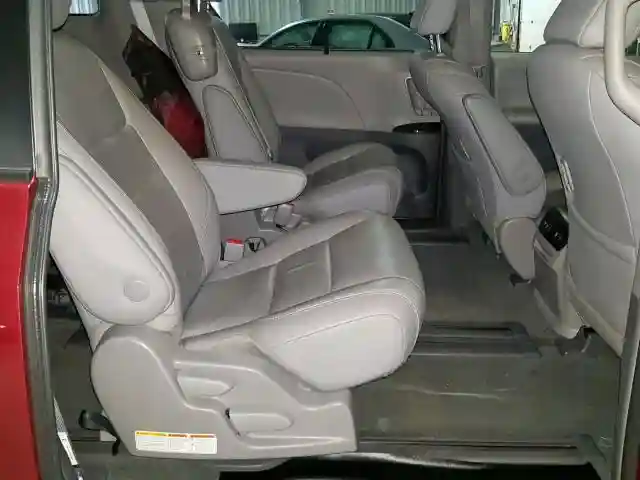 5TDYZ3DC1JS958108 2018 TOYOTA SIENNA XLE-5