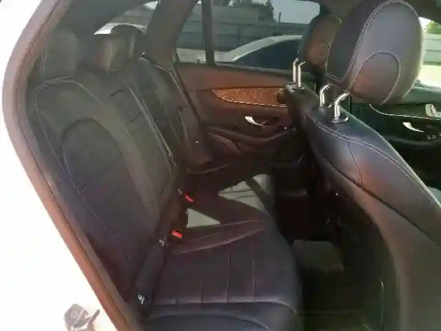 WDC0G4JB6JV049236 2018 MERCEDES-BENZ GLC 300-5