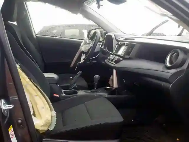 JTMBFREV4JJ729419 2018 TOYOTA RAV4 LE-4