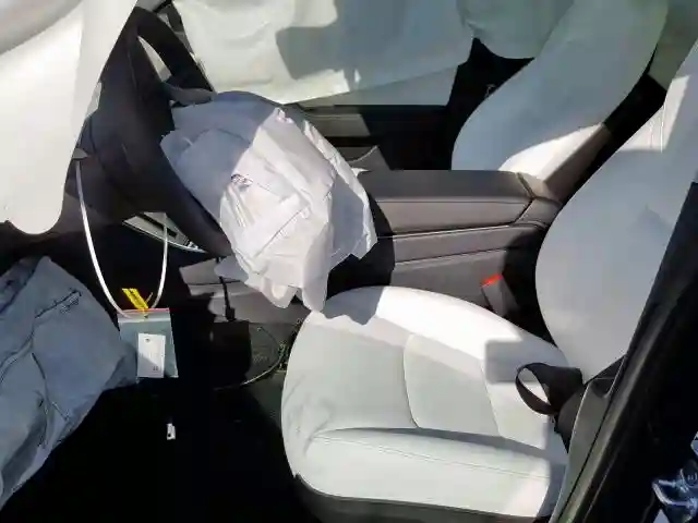 5YJ3E1EB2KF450560 2019 TESLA MODEL 3-4