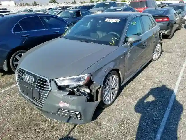 WAUTPBFF7JA055067 2018 AUDI A3 E-TRON PREMIUM PLUS-1