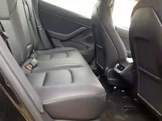 5YJ3E1EA8KF362068 2019 TESLA MODEL 3-5