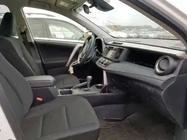 JTMBFREV7JJ720620 2018 TOYOTA RAV4 LE-4