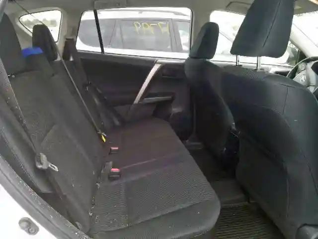 JTMBFREV7JJ720620 2018 TOYOTA RAV4 LE-5