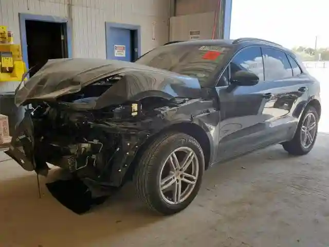 WP1AA2A52JLB02924 2018 PORSCHE MACAN-1