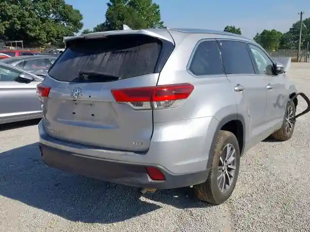 5TDKZRFH0HS210820 2017 TOYOTA HIGHLANDER SE-3