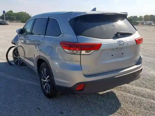 5TDKZRFH0HS210820 2017 TOYOTA HIGHLANDER SE-2