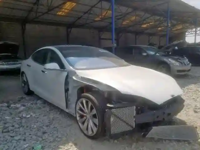 5YJSA1H21FFP79940 2015 TESLA MODEL S 85D-0