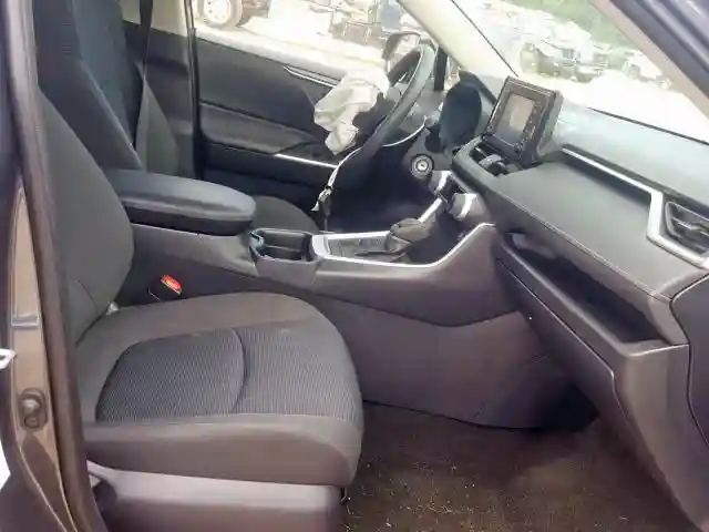 JTMF1RFV0KD016662 2019 TOYOTA RAV4 LE-4