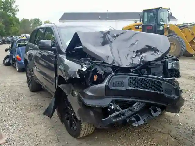 1C4RJFAG2KC564690 2019 JEEP GRAND CHEROKEE LAREDO-0