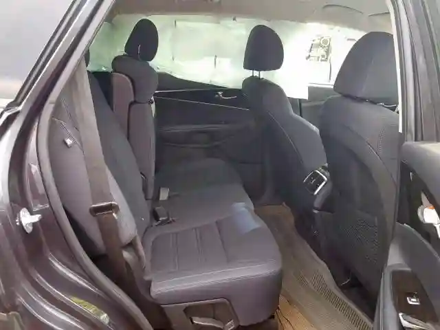 5XYPGDA3XKG453677 2019 KIA SORENTO LX-5