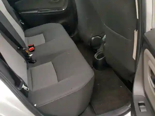 VNKKTUD32JA100101 2018 TOYOTA YARIS L-5