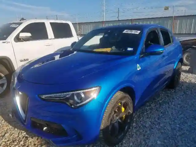 ZASFAKEV0J7C15465 2018 ALFA ROMEO STELVIO QUADRIFOGLIO-1