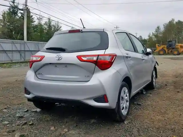 VNKKTUD32JA100101 2018 TOYOTA YARIS L-3